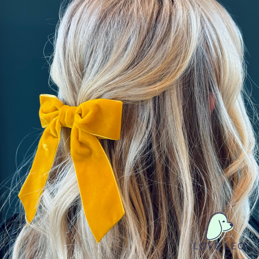 Lovely Delora bow is a velvet hair bow for women or children. This bow features beautiful short ribbon tails. The most perfect bow for little ladies and grown ups alike!! Dimensions The Delora Bow measures approximately 5" wide and tails are approximated 6" long from top of bow to longest tip. This bow is secured on a 3" French barrette. * Luxe Velvet Ribbon * Classic Bow * French Barrette