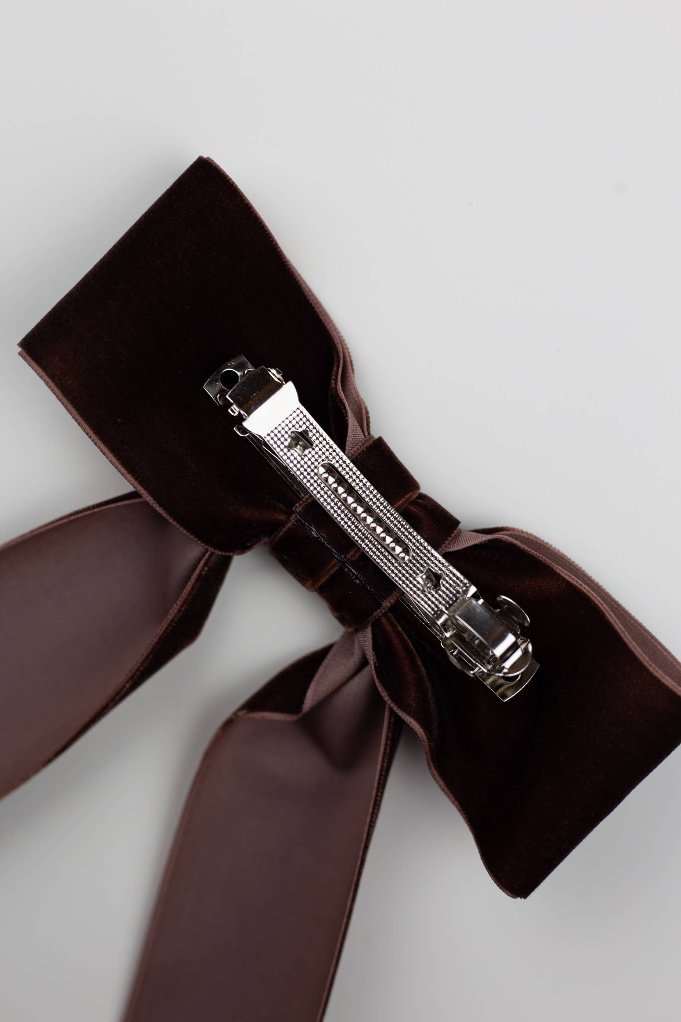 Luxe velvet hair bows are the perfect hair accessory for women and children. The Bailee Bow is a signature bow featuring beautiful ribbon tails. Each bow is made with soft, luxurious velvet ribbon! Dimensions The Bailee Bow measures approximately 5.5" wide and tails are approximated 7.5” long from top of bow to longest tip. This bow is secured on a 3" French barrette. * Luxe Velvet Ribbon * Signature Hair Bow * French Barrette