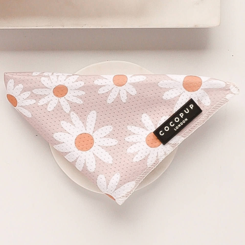 We love florals and our super sweet Daisy Chain Bandana is the most PAWfect design for Spring and Summer! Keep things simple and pawfectly chic with our Cocopup range of Bandanas. Perfect for achieving that effortlessly cool look, just like your hooman! Dimensions: 50cm x 50cm Material: 100% polyester Lightweight and breathable Hand wash at low temperature